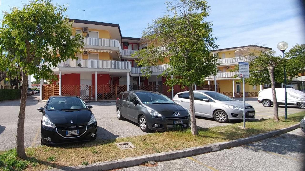 Condominio Miriam Bibione Bagian luar foto